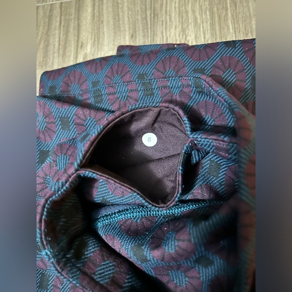 Lululemon leggings in burgundy/teal print, size 8 - Picture 5 of 7